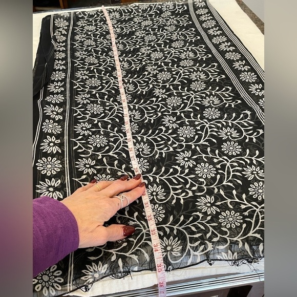 💐5/25 scarf shawls black white print sheer lightweight large large square - Picture 9 of 9